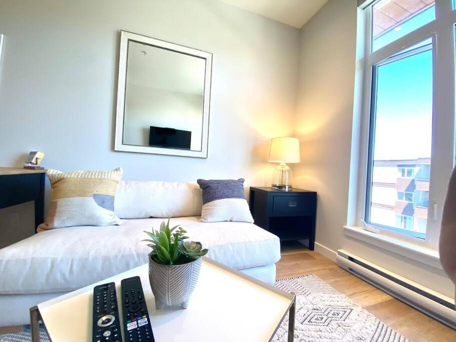 Lovely Brand New Condo Sidney Exterior foto