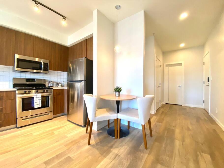 Lovely Brand New Condo Sidney Exterior foto